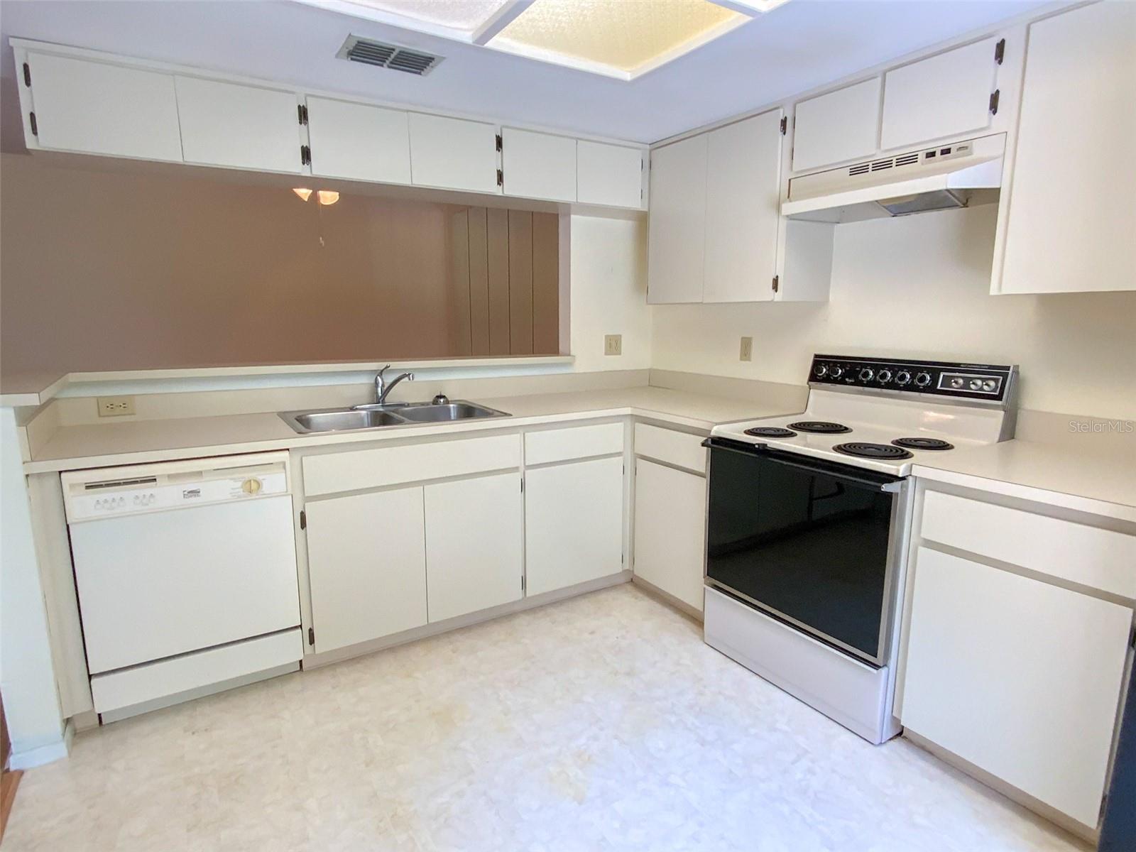 1125 MONTROSE PL, DUNEDIN, FL, 34698