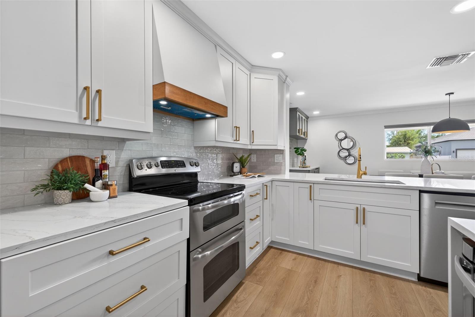 413 43RD AVE NE, ST PETERSBURG, FL, 33703