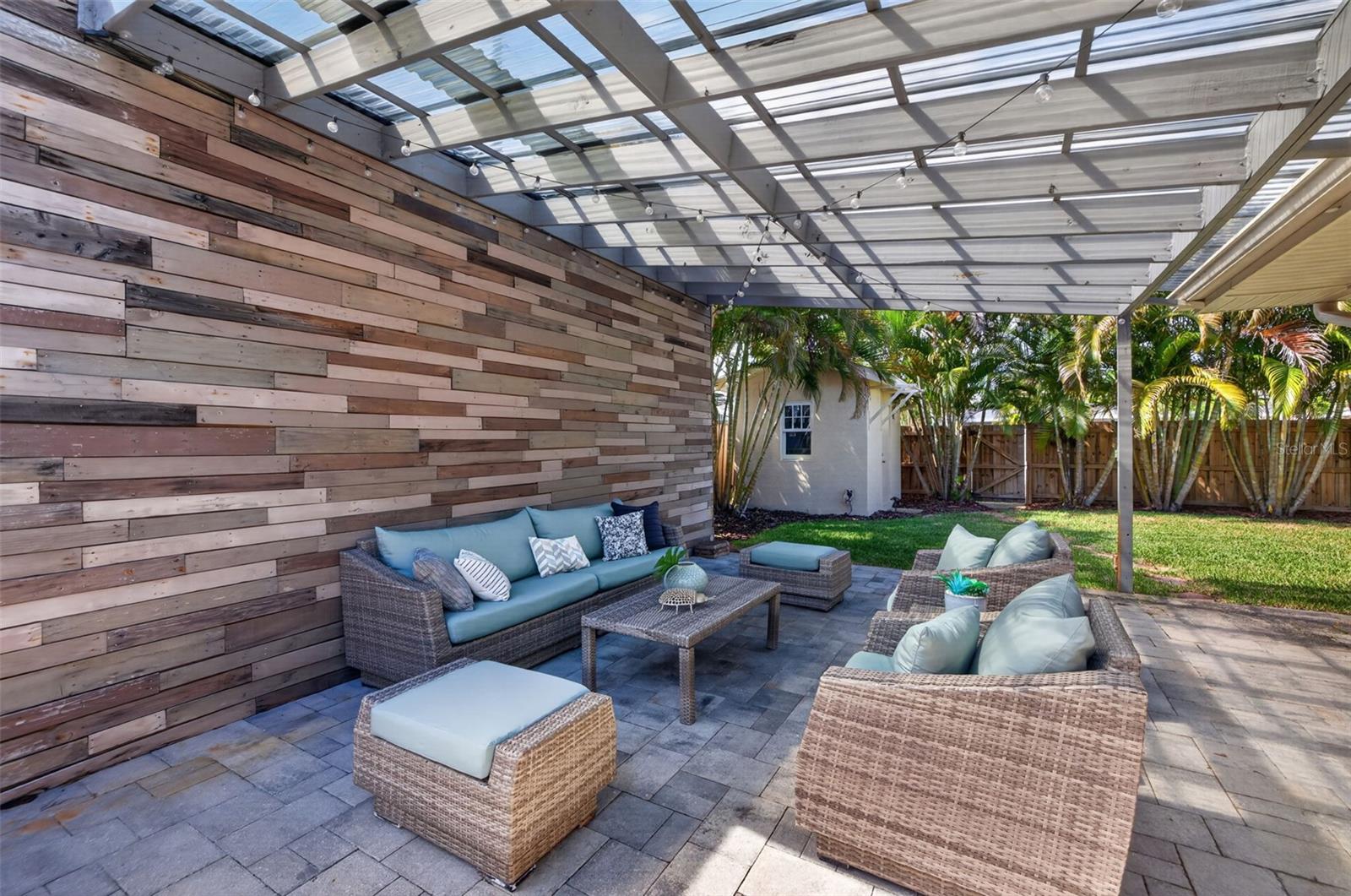 413 43RD AVE NE, ST PETERSBURG, FL, 33703