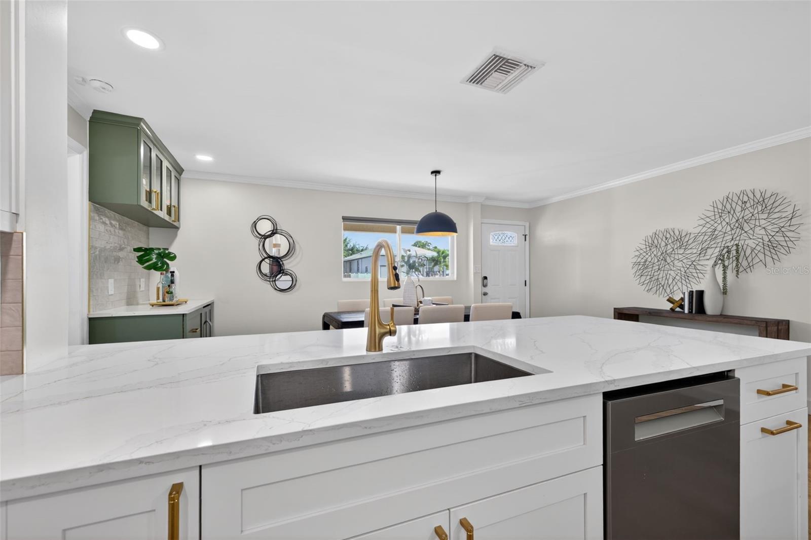 413 43RD AVE NE, ST PETERSBURG, FL, 33703