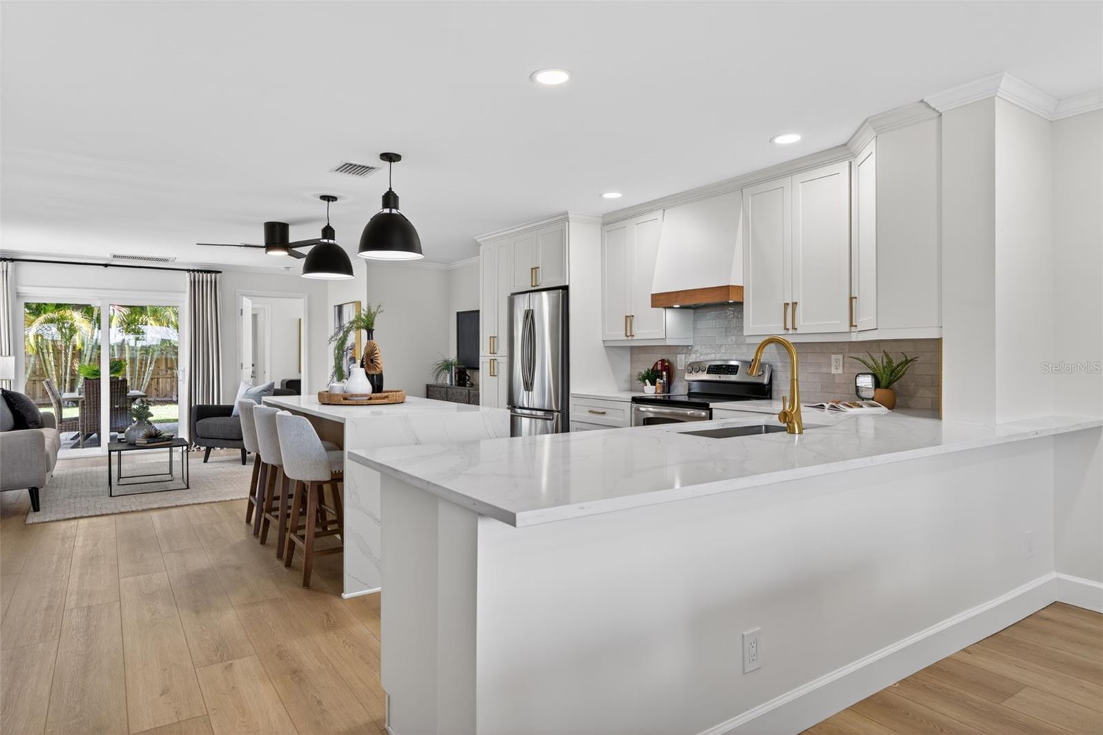 413 43RD AVE NE, ST PETERSBURG, FL, 33703