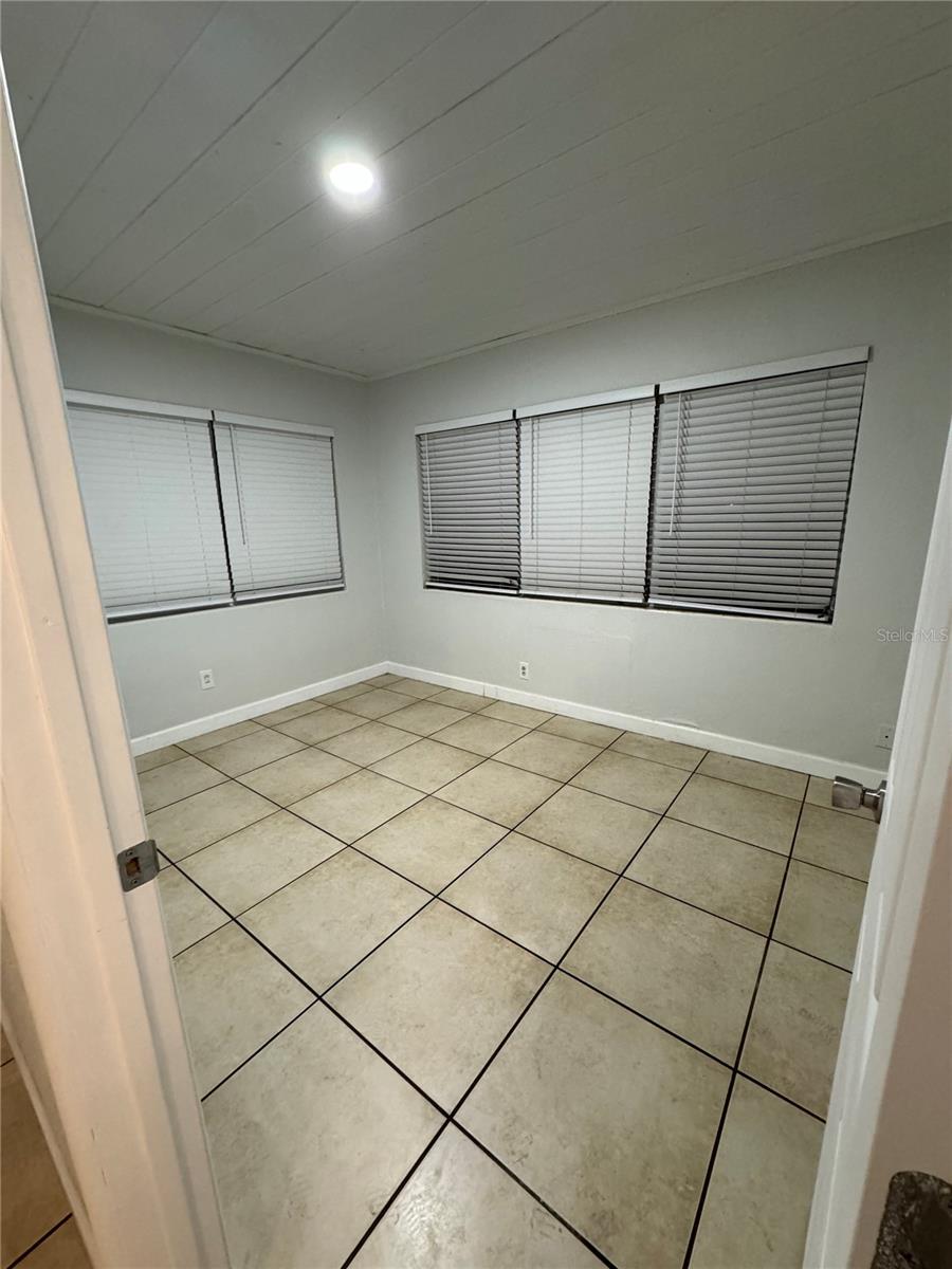 121 33RD AVE E, BRADENTON, FL, 34208