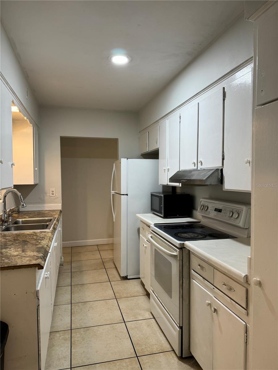 121 33RD AVE E, BRADENTON, FL, 34208