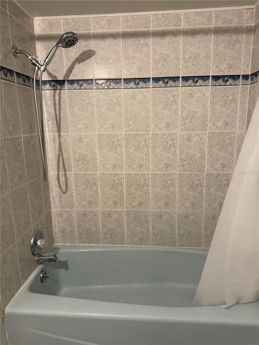 121 33RD AVE E, BRADENTON, FL, 34208