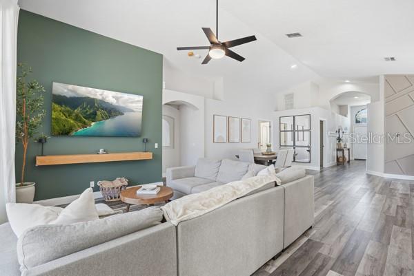 12219 BISHOPSFORD DR, TAMPA, FL, 33626