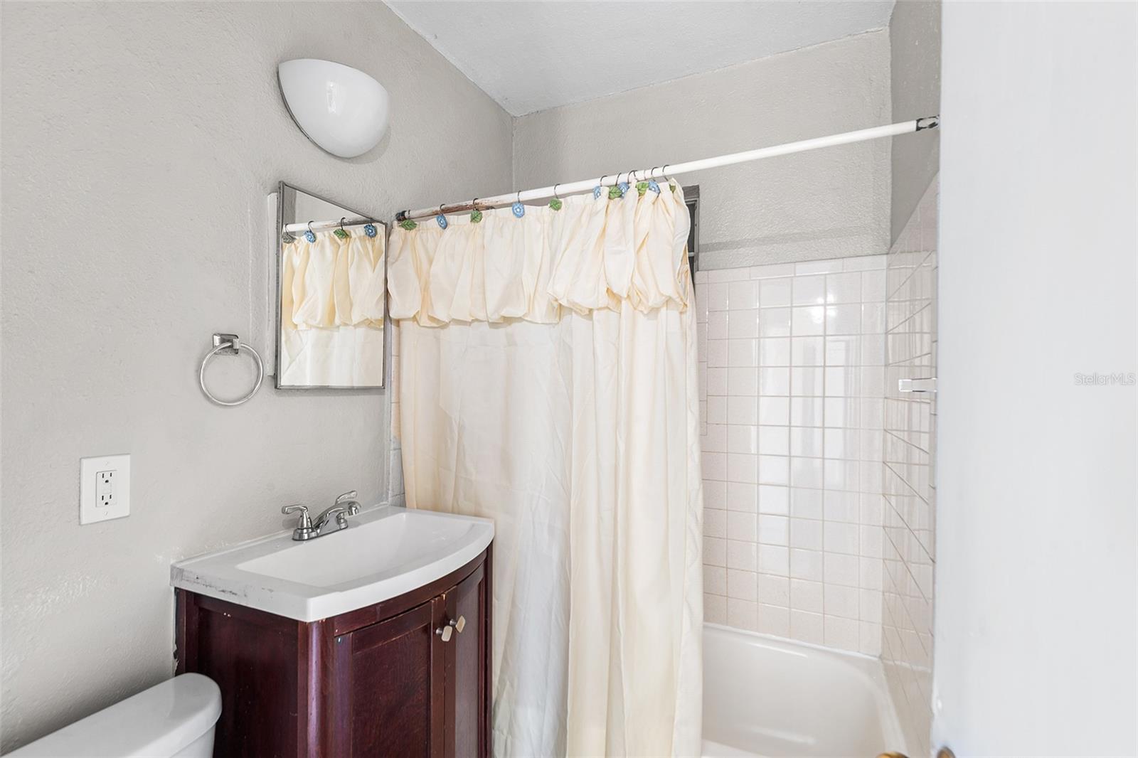 201 N HIMES AVE, TAMPA, FL, 33609