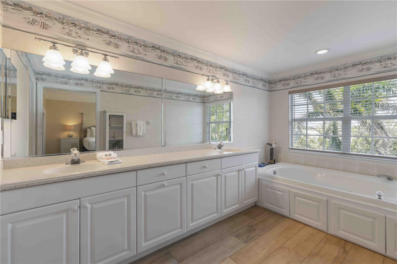 215 81ST ST, HOLMES BEACH, FL, 34217