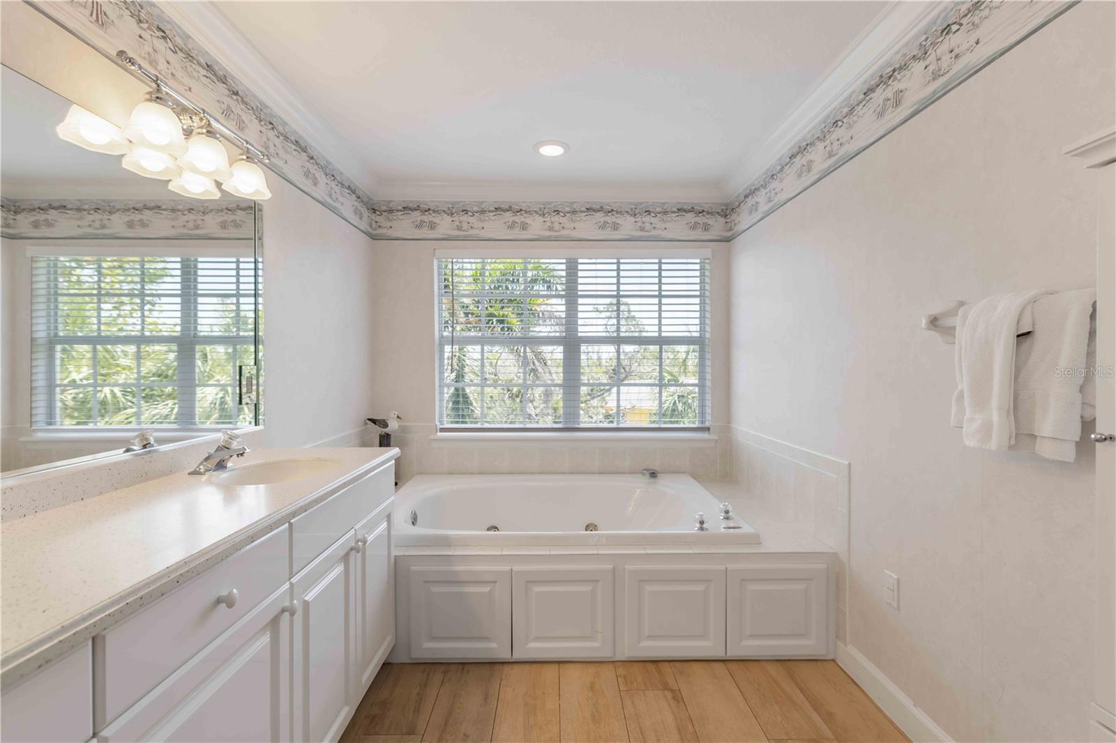 215 81ST ST, HOLMES BEACH, FL, 34217