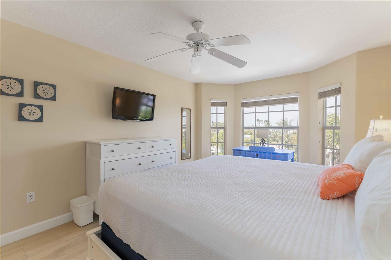 215 81ST ST, HOLMES BEACH, FL, 34217