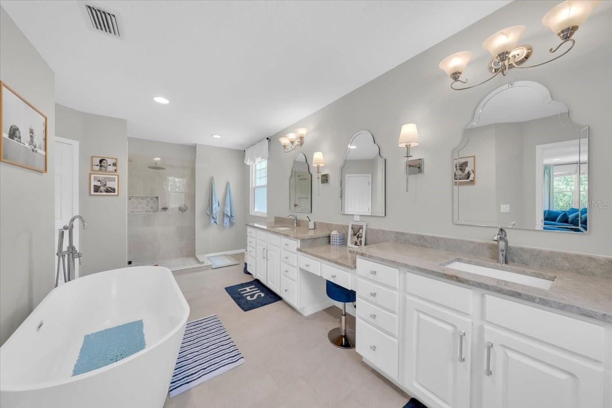 5913 FLATWOODS MANOR CIR, LITHIA, FL, 33547