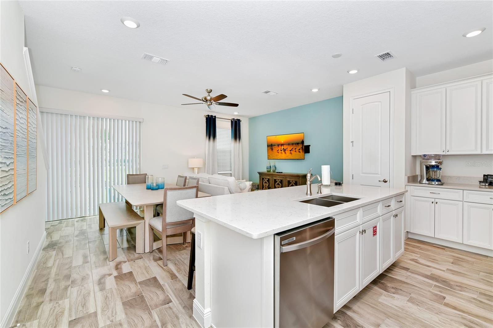 2956 ON THE ROCKS, KISSIMMEE, FL, 34747