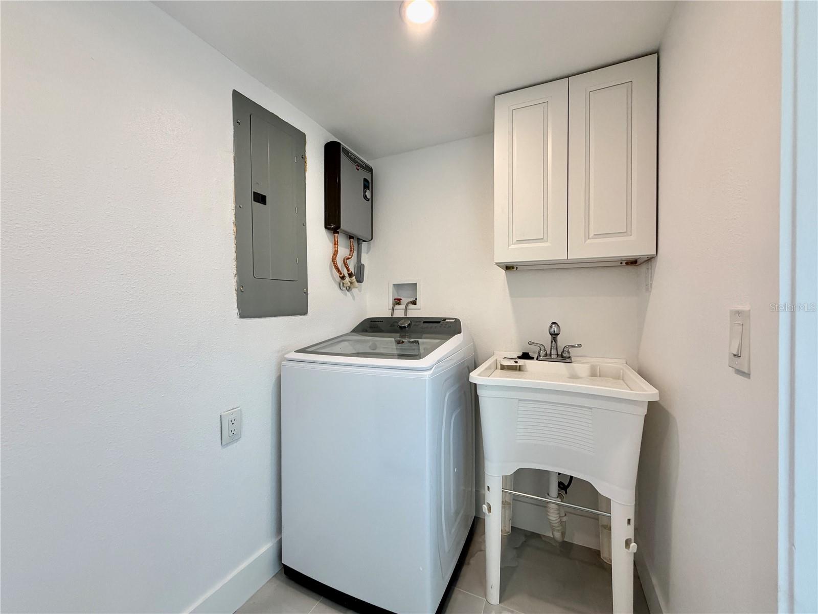 166 SW LINCOLN CIR N, ST PETERSBURG, FL, 33703