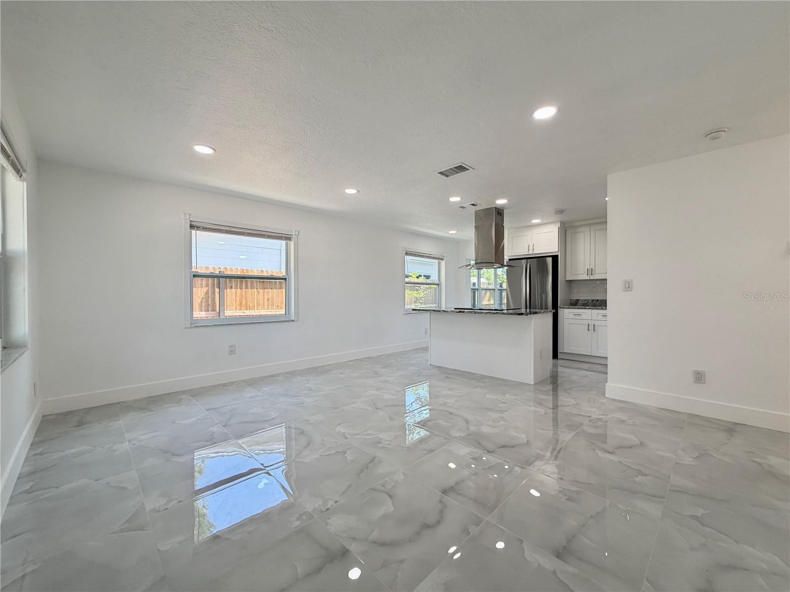 166 SW LINCOLN CIR N, ST PETERSBURG, FL, 33703