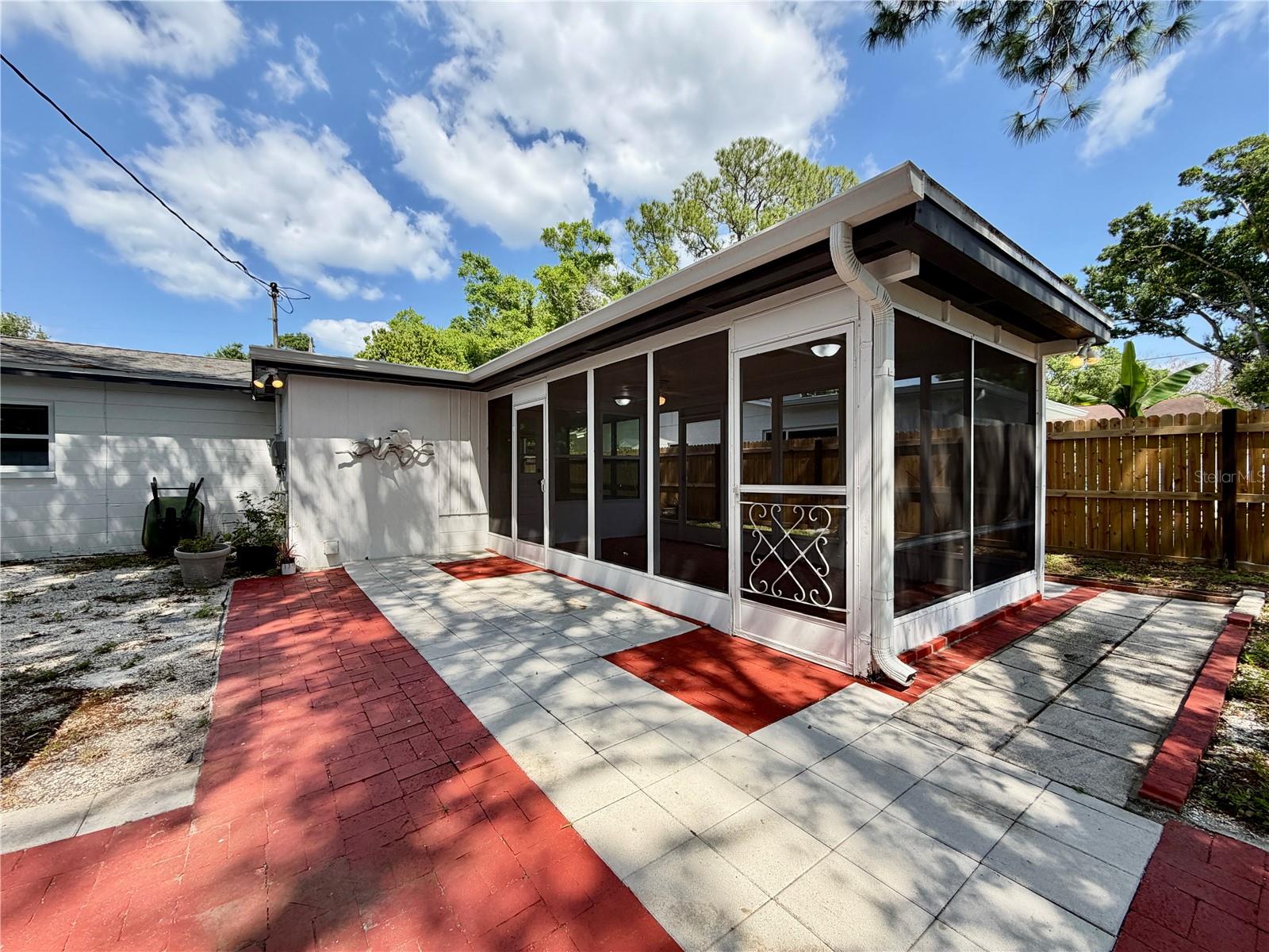 166 SW LINCOLN CIR N, ST PETERSBURG, FL, 33703