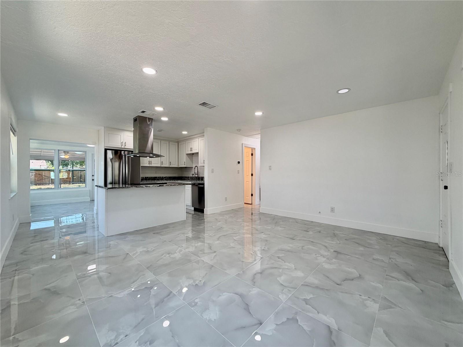 166 SW LINCOLN CIR N, ST PETERSBURG, FL, 33703