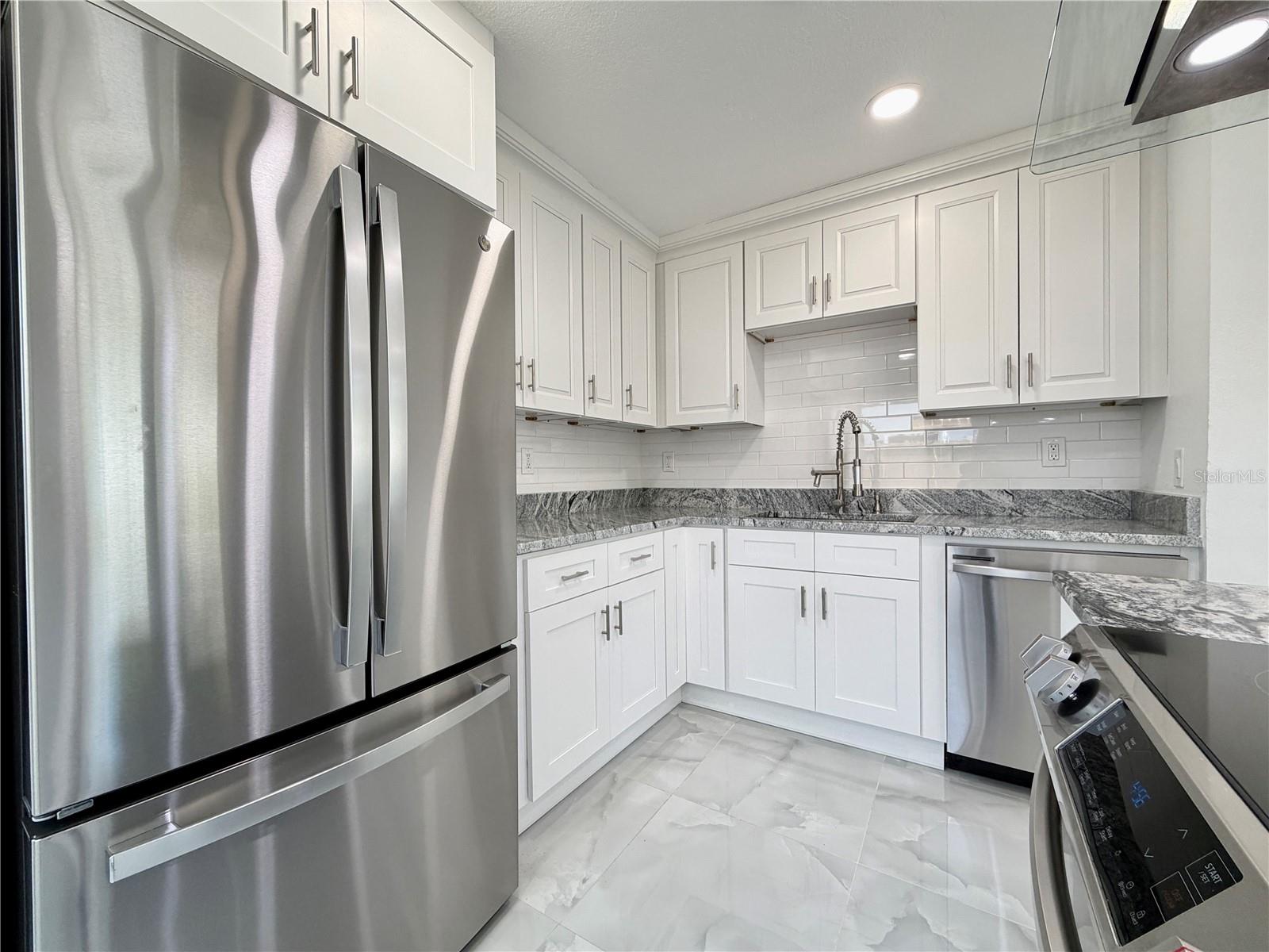 166 SW LINCOLN CIR N, ST PETERSBURG, FL, 33703