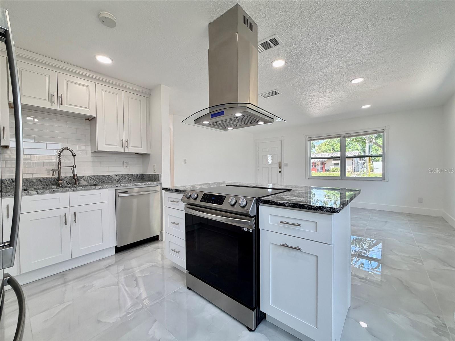 166 SW LINCOLN CIR N, ST PETERSBURG, FL, 33703