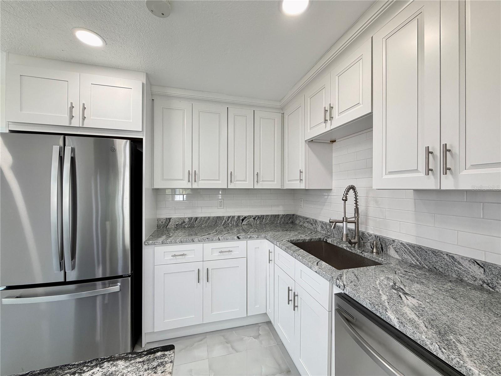 166 SW LINCOLN CIR N, ST PETERSBURG, FL, 33703