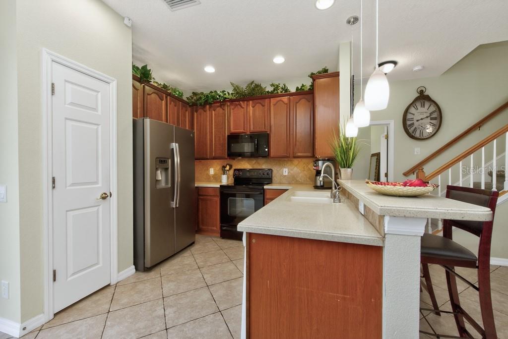 1063 PASEO DEL RIO NE, ST PETERSBURG, FL, 33702