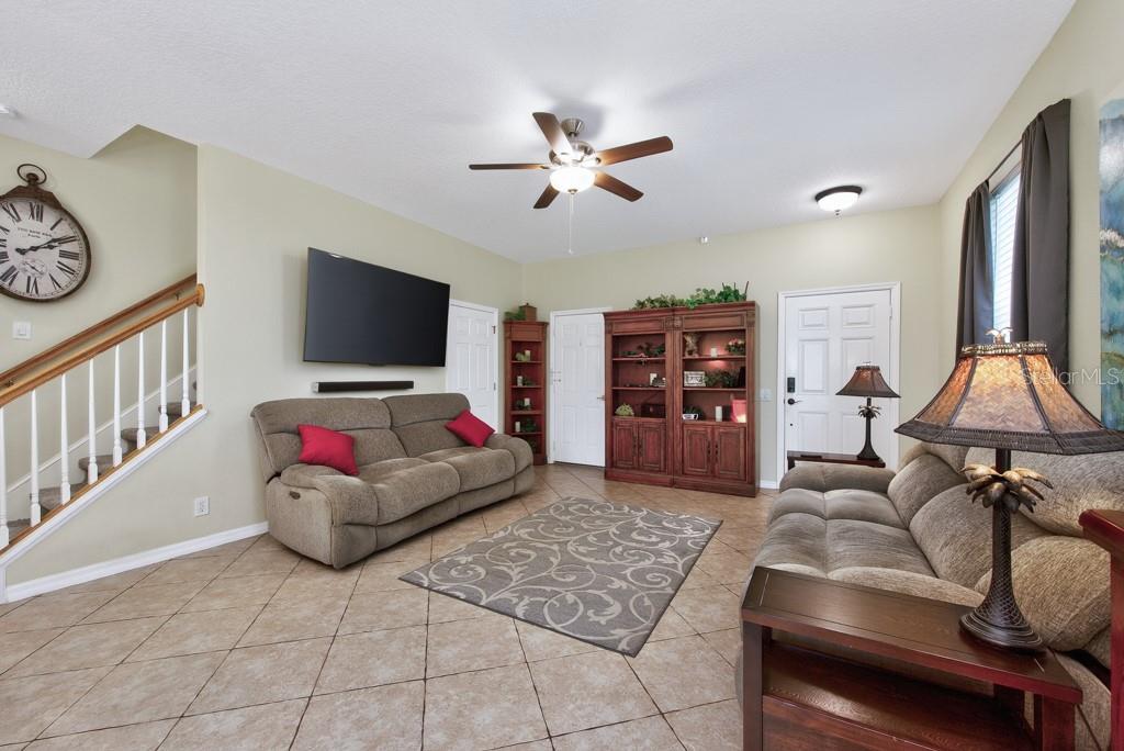 1063 PASEO DEL RIO NE, ST PETERSBURG, FL, 33702