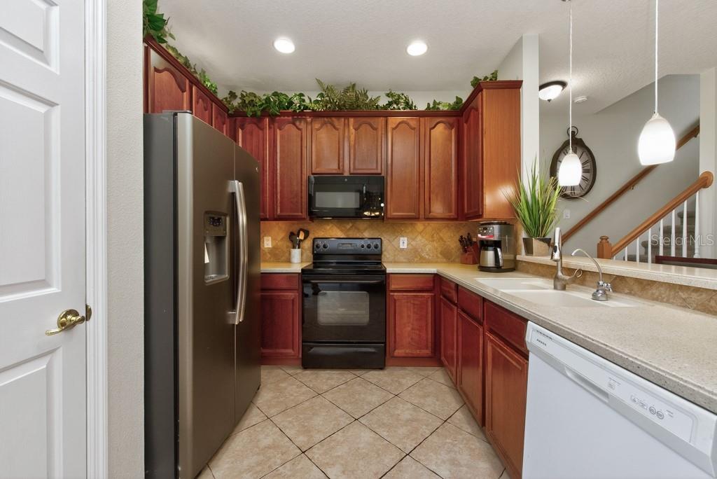 1063 PASEO DEL RIO NE, ST PETERSBURG, FL, 33702