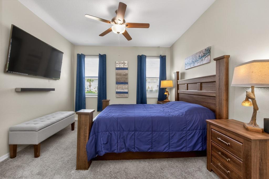 1063 PASEO DEL RIO NE, ST PETERSBURG, FL, 33702