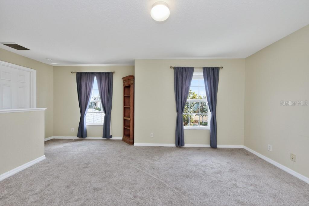 1063 PASEO DEL RIO NE, ST PETERSBURG, FL, 33702