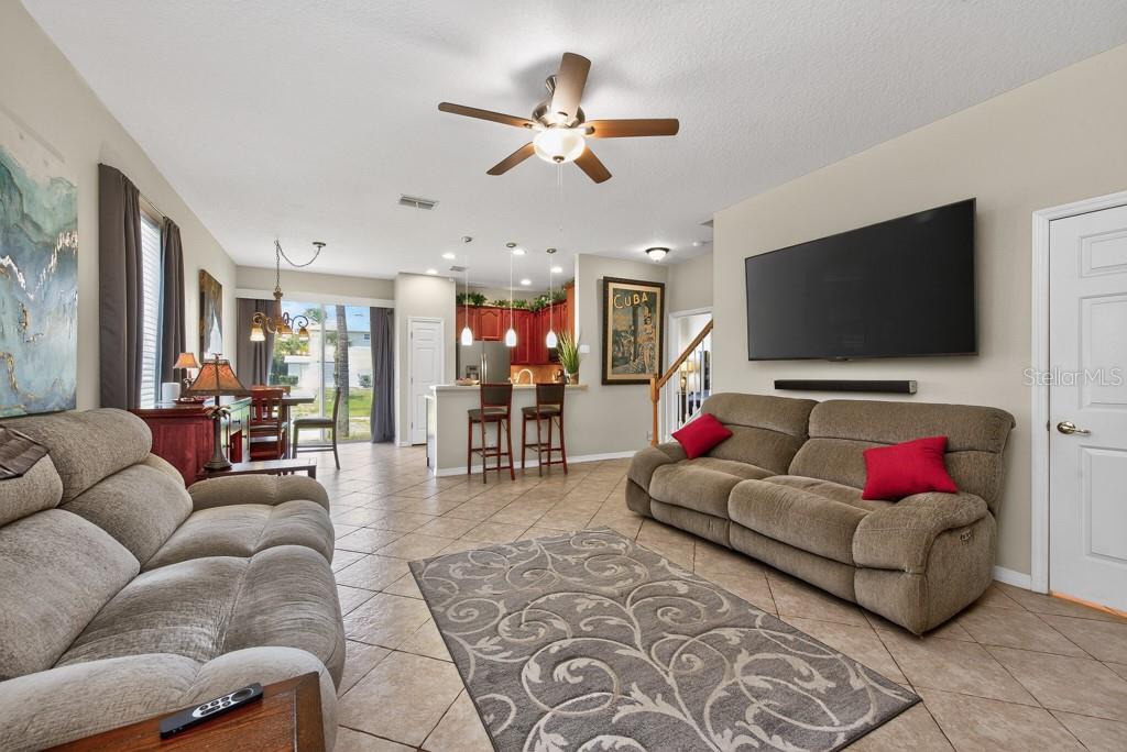 1063 PASEO DEL RIO NE, ST PETERSBURG, FL, 33702