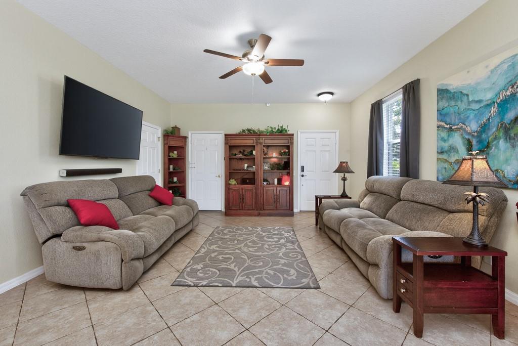 1063 PASEO DEL RIO NE, ST PETERSBURG, FL, 33702