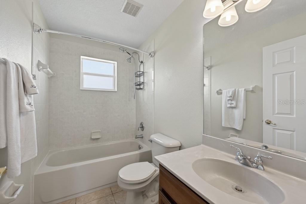 1063 PASEO DEL RIO NE, ST PETERSBURG, FL, 33702