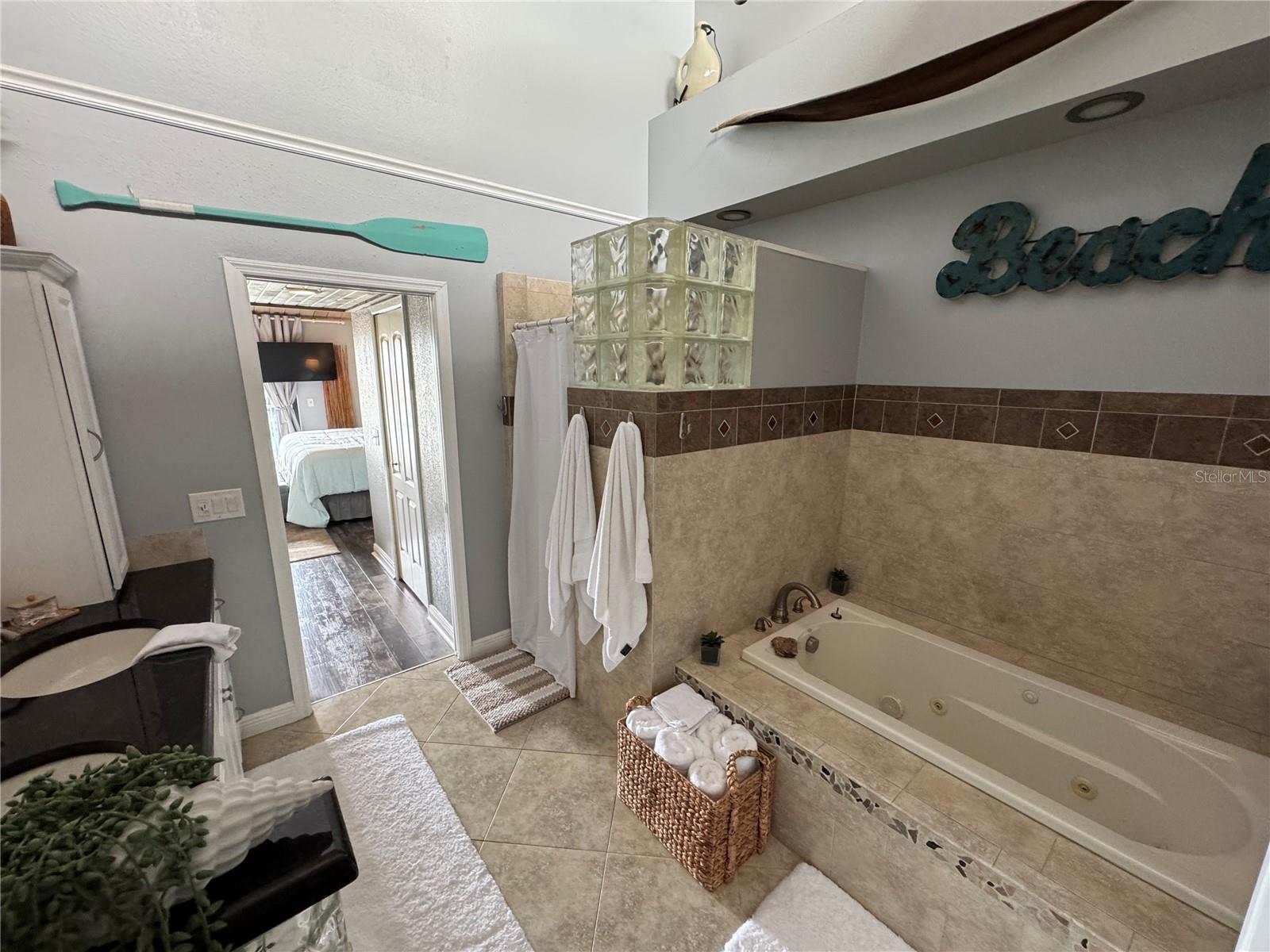 513 HAVEN POINT DR #0, TREASURE ISLAND, FL, 33706