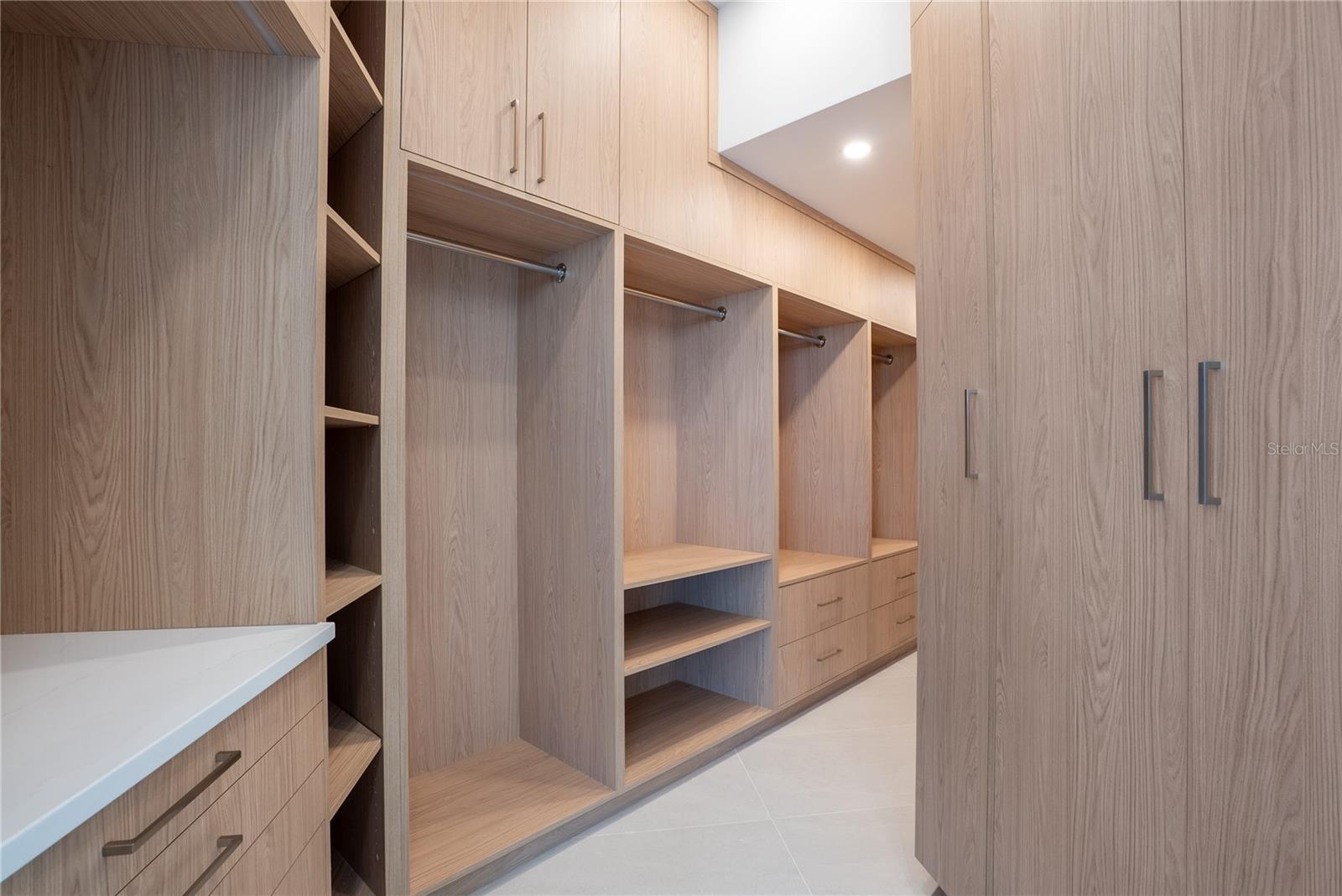 519 ROUNTREE DR, LONGBOAT KEY, FL, 34228