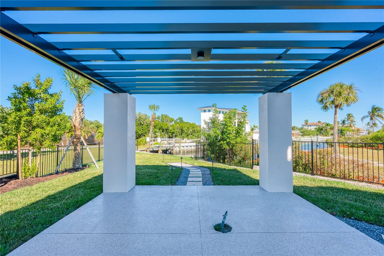 519 ROUNTREE DR, LONGBOAT KEY, FL, 34228