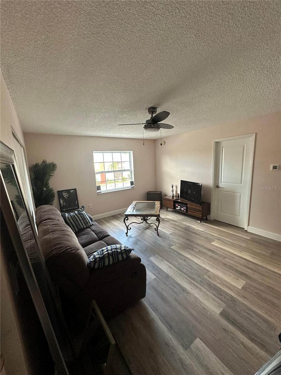 1084 82ND TER N #E, ST PETERSBURG, FL, 33702