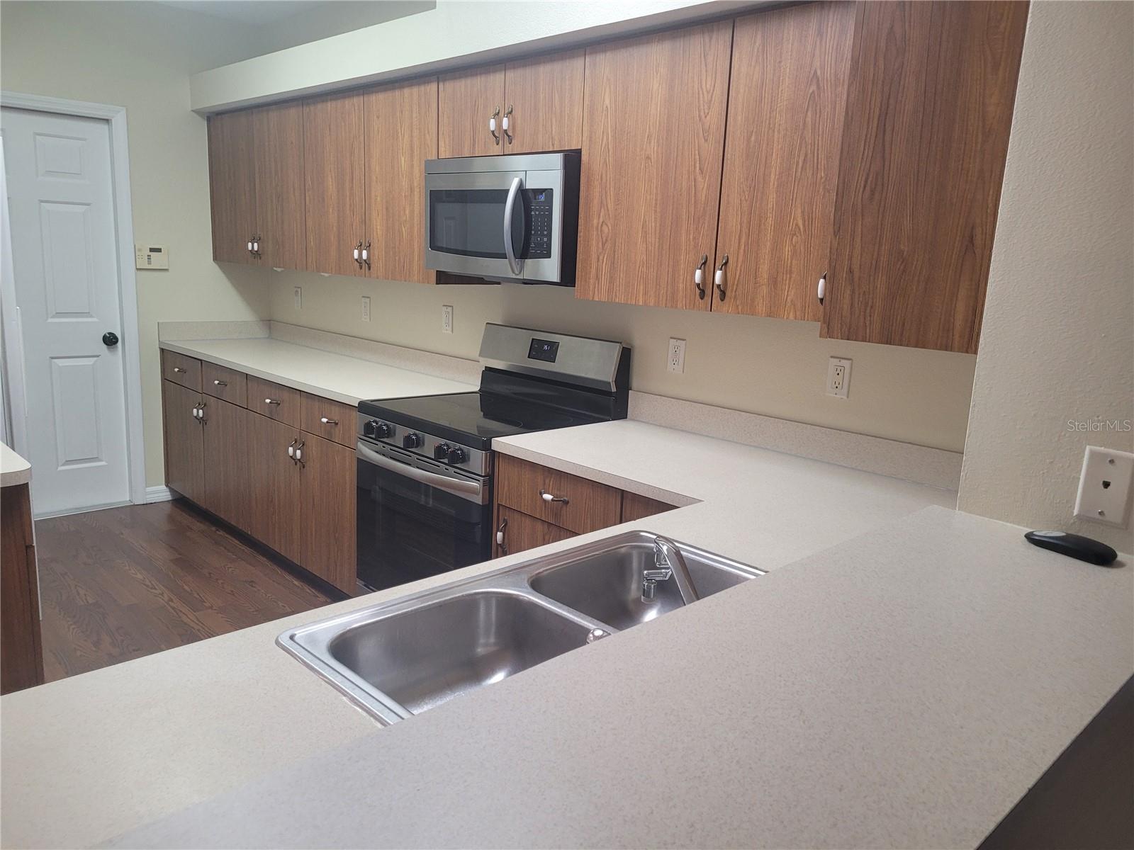 715 CYPRESS PARK AVE, TARPON SPRINGS, FL, 34689