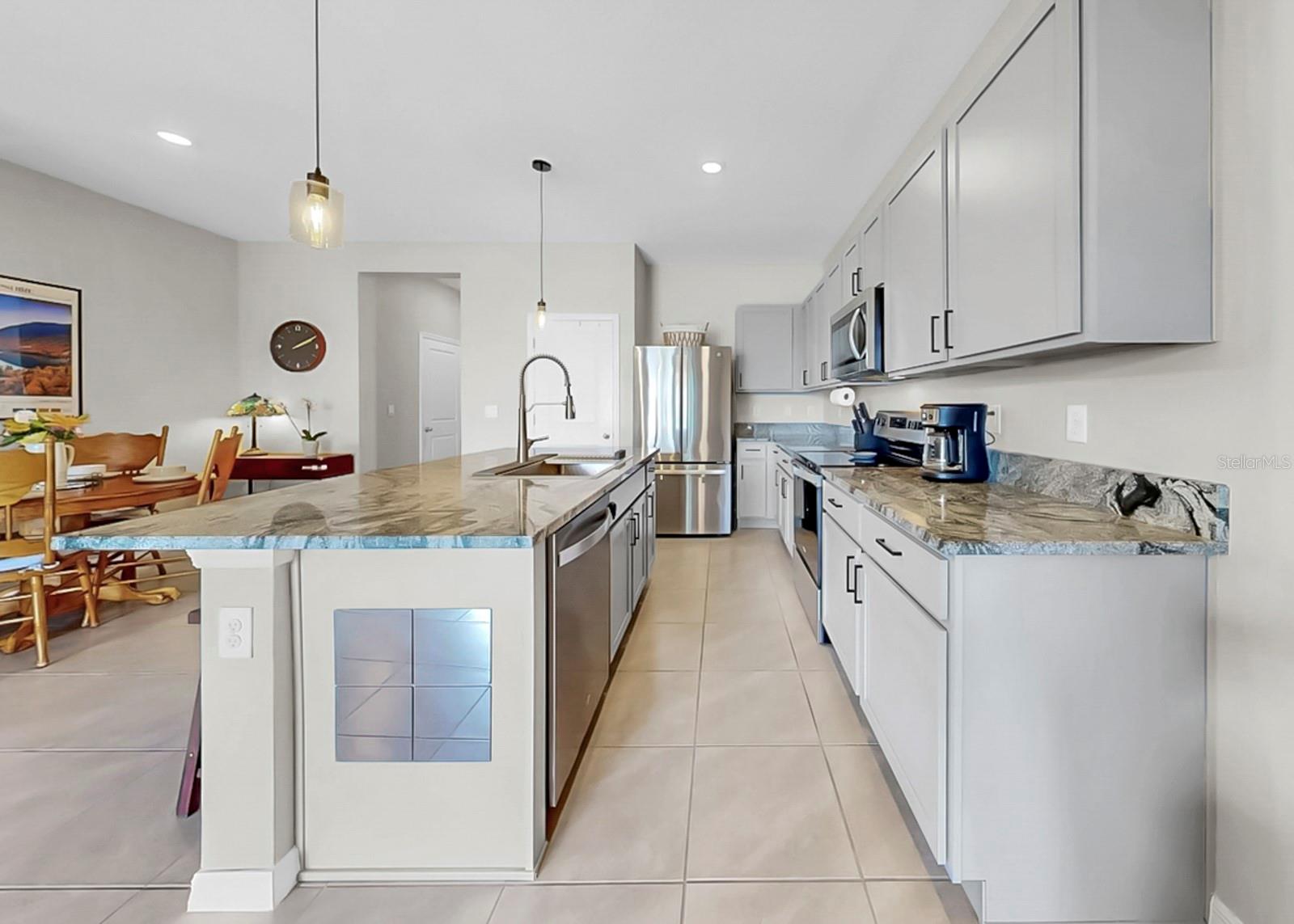 263 MANGROVE SHADE CIR, APOLLO BEACH, FL, 33572