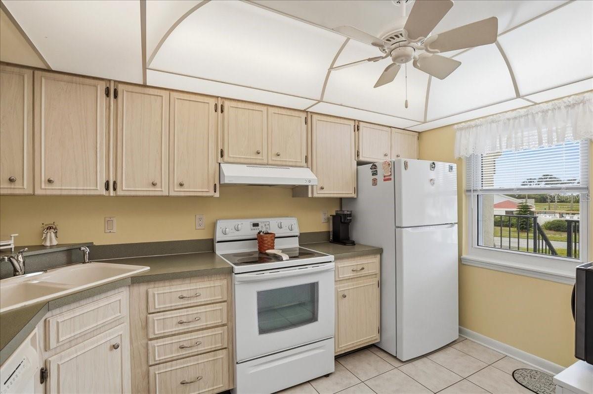 755 VILLAGE CIR #203, VENICE, FL, 34292