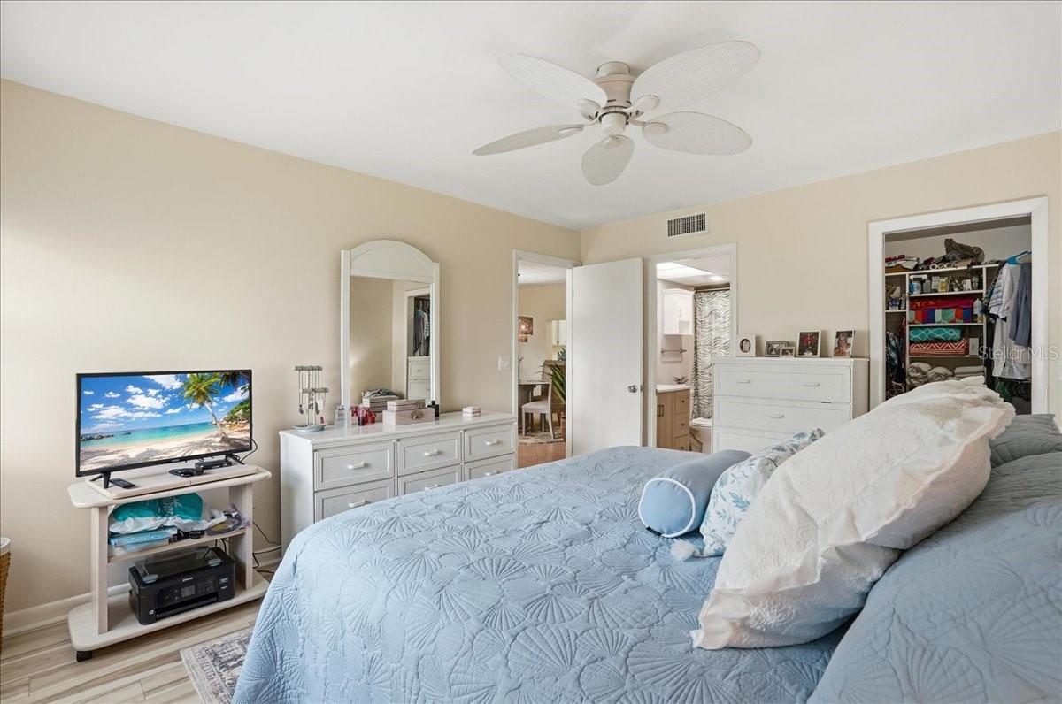 755 VILLAGE CIR #203, VENICE, FL, 34292