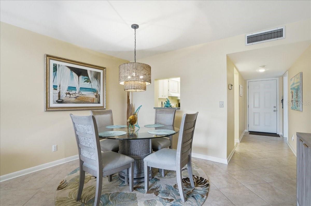 755 VILLAGE CIR #203, VENICE, FL, 34292