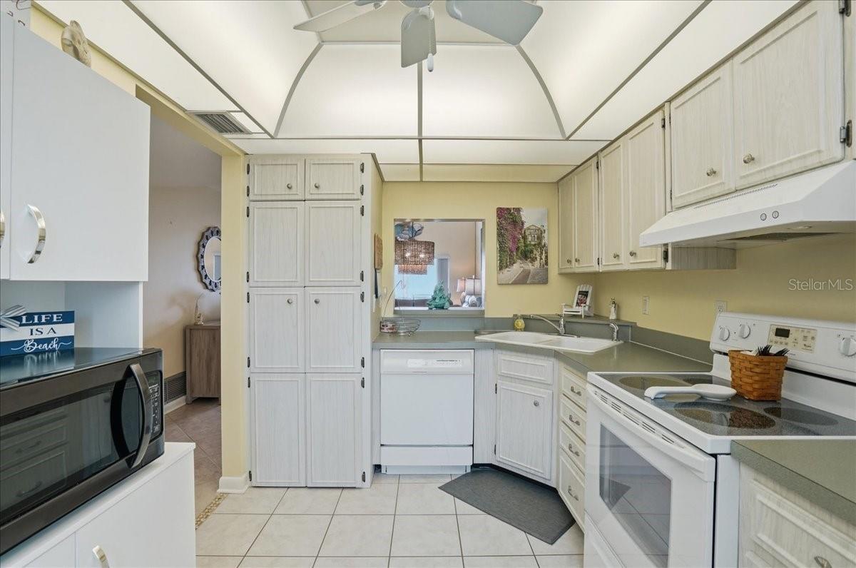 755 VILLAGE CIR #203, VENICE, FL, 34292