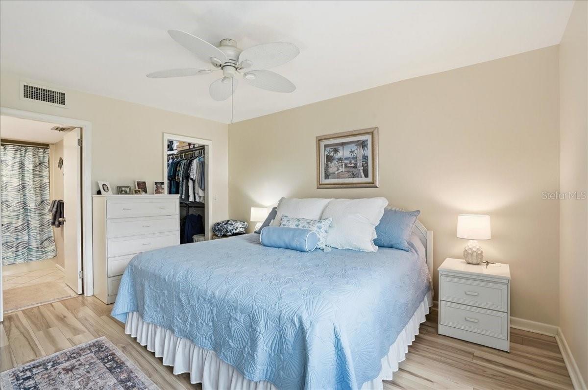 755 VILLAGE CIR #203, VENICE, FL, 34292