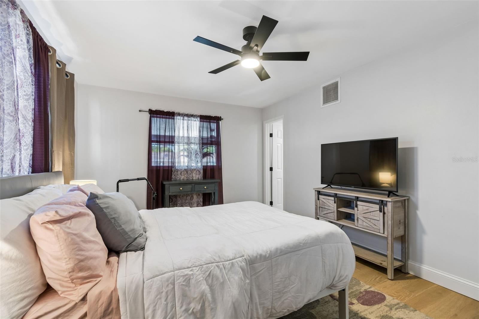 1850 LOMBARDY DR, CLEARWATER, FL, 33755