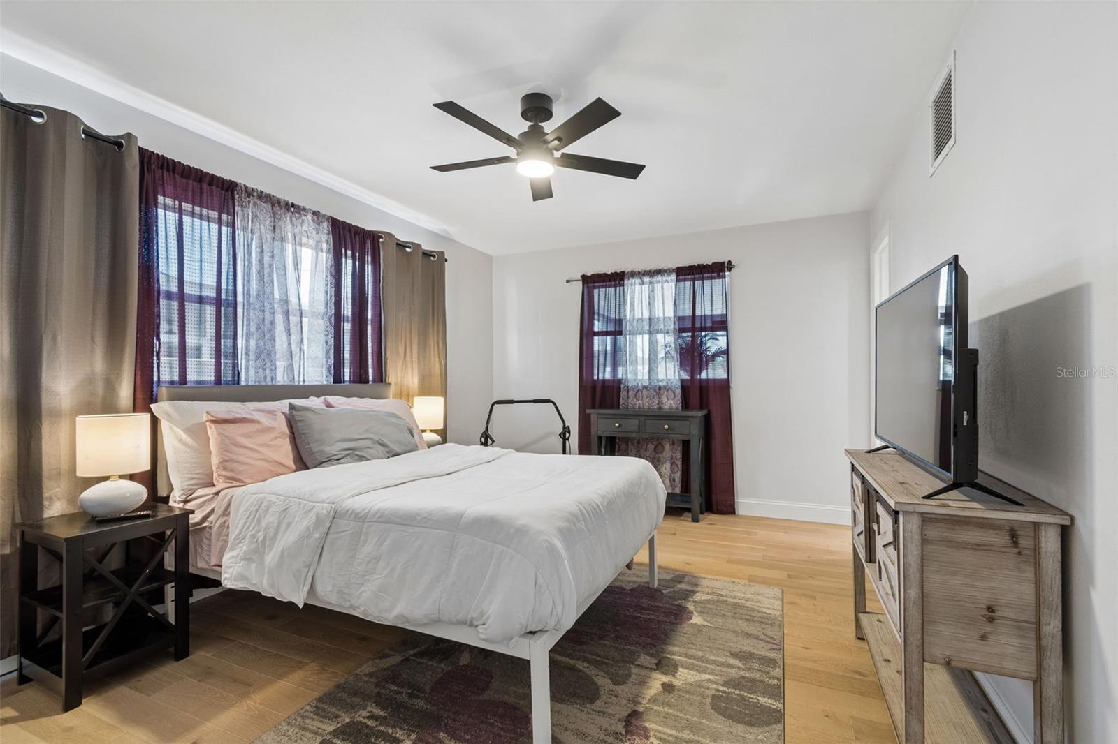 1850 LOMBARDY DR, CLEARWATER, FL, 33755