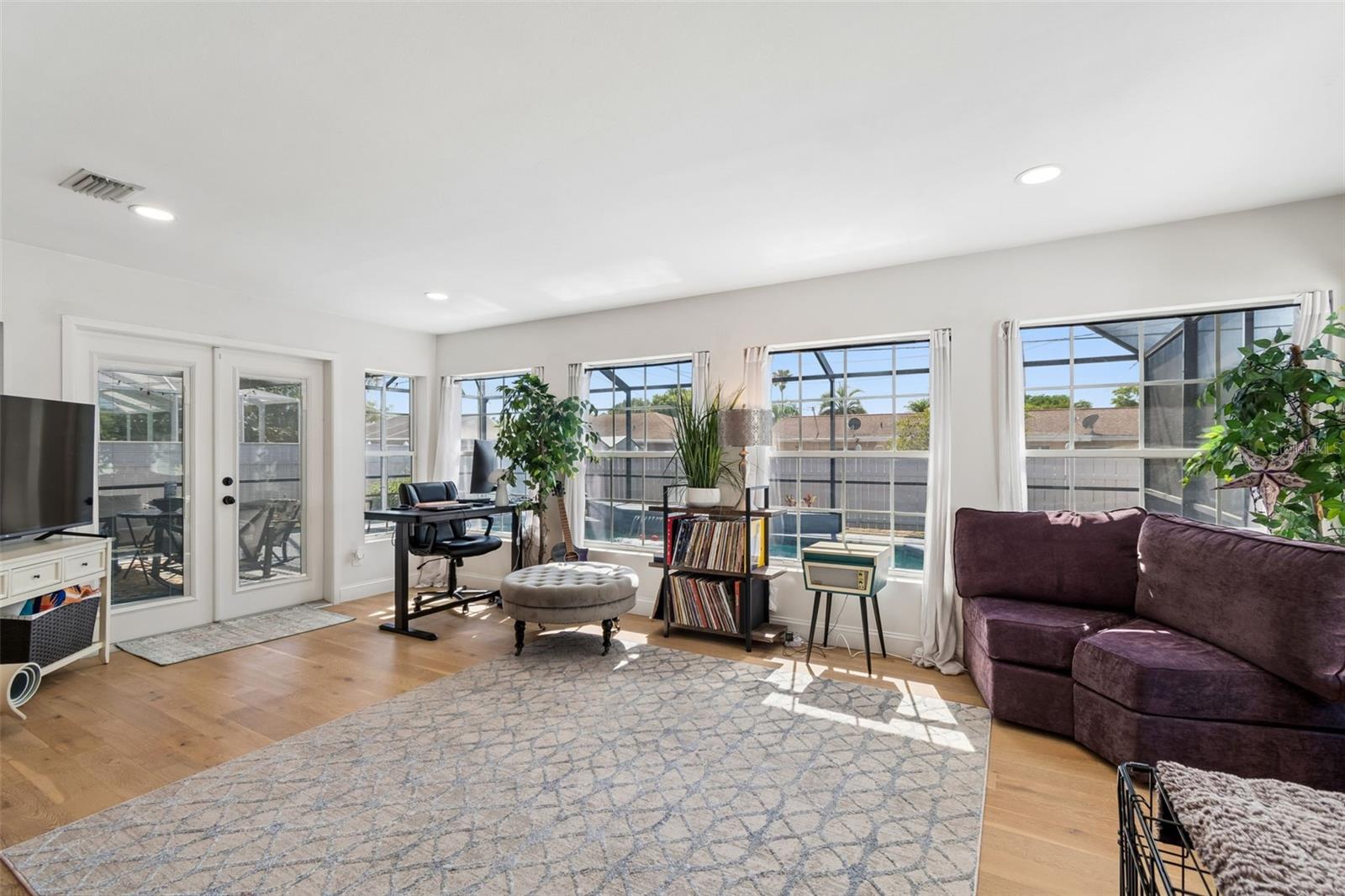 1850 LOMBARDY DR, CLEARWATER, FL, 33755