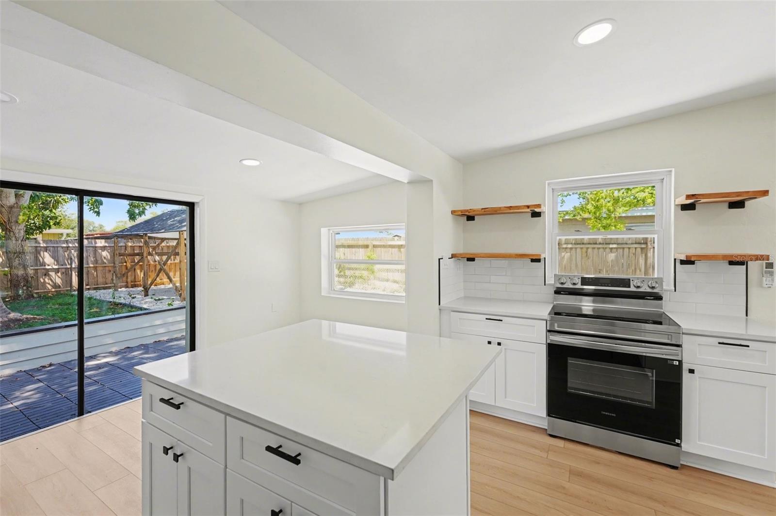 9482 CRESTVIEW ST, SEMINOLE, FL, 33772