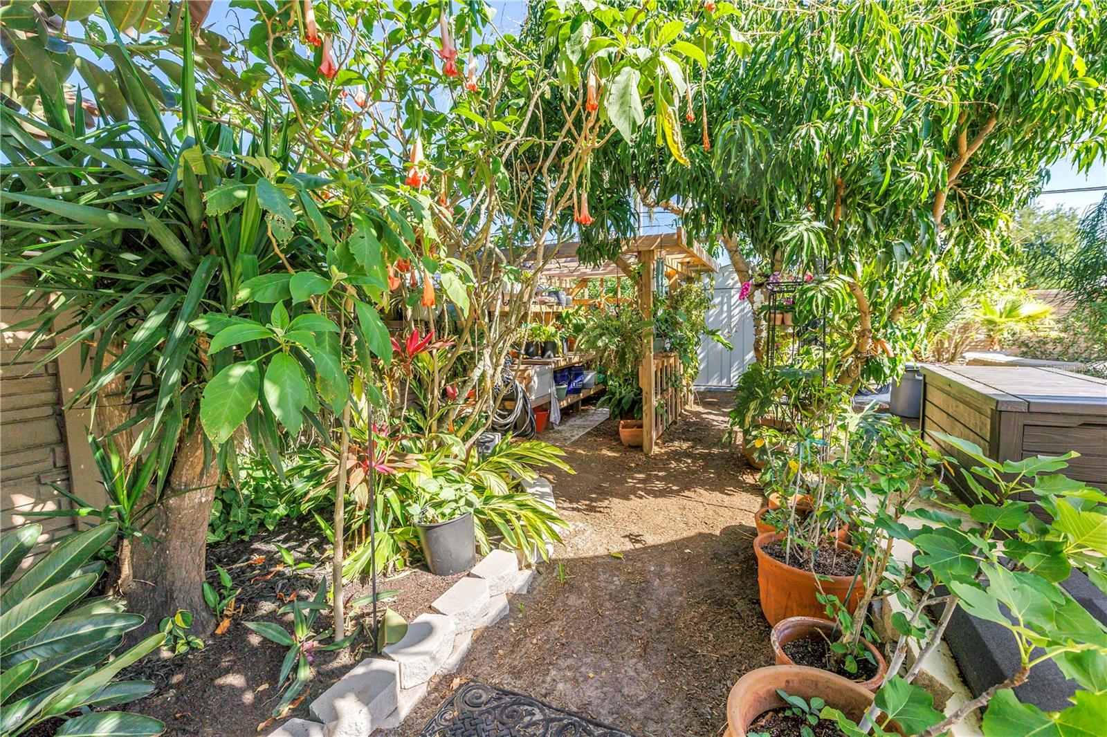 14261 PASSAGE WAY, SEMINOLE, FL, 33776