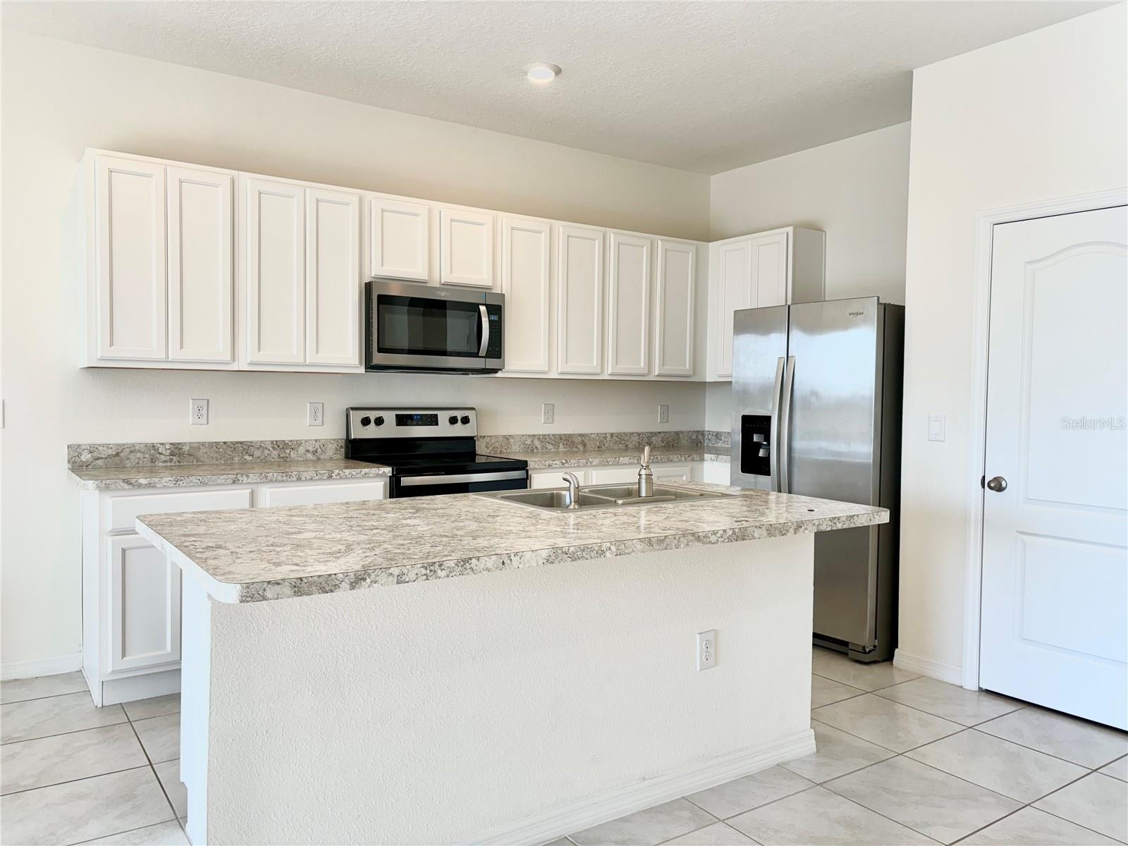 401 FELTRIM RESERVE BLVD, DAVENPORT, FL, 33837