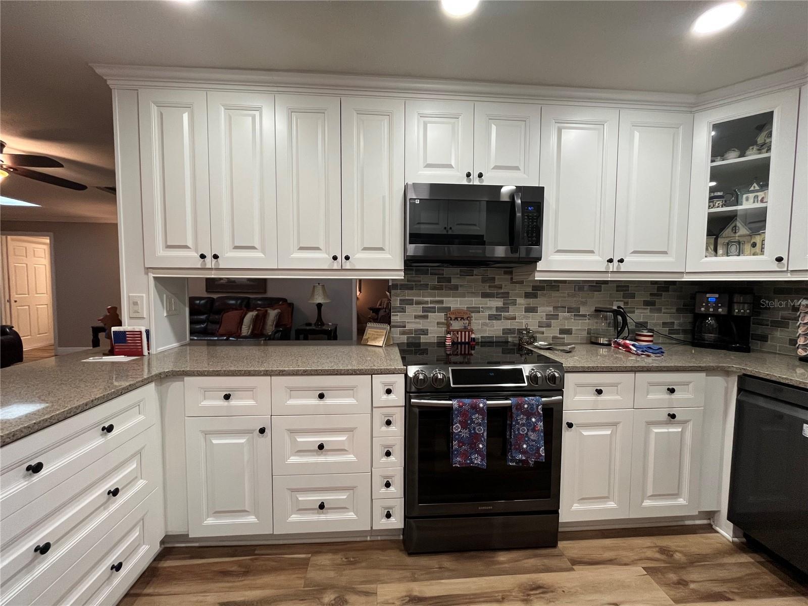 915 ROLLING HILLS DR, PALM HARBOR, FL, 34683