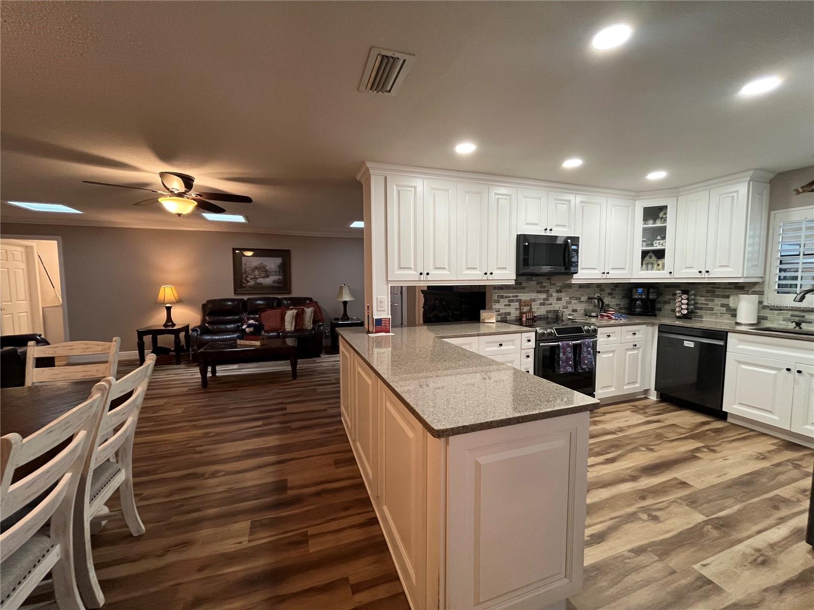 915 ROLLING HILLS DR, PALM HARBOR, FL, 34683