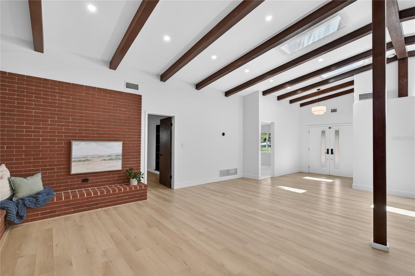 719 W NELSON ST, TAVARES, FL, 32778